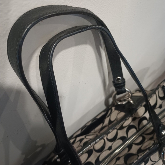 🛑🛑SOLD🛑🛑Coach Black and Gray Gallery Signature Tote - Picture 3 of 12